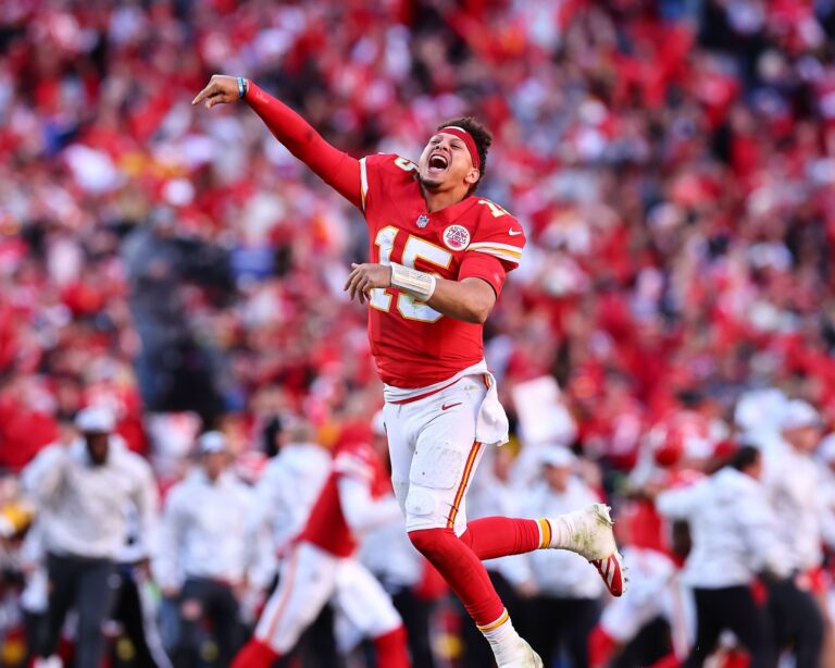“Mahomes Gets the Brady Nod—Greatness Recognizes Greatness”….