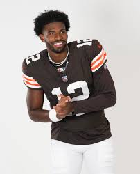 “Browns QB Drama? Shedeur Sanders Breaks Silence on Dillon Gabriel’s ‘Competitor vs. Entertainer’ Shade”….